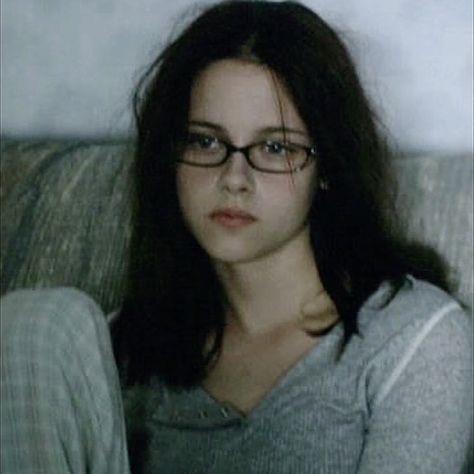 Speak 2004, Kristen Stewart Movies, Kristin Stewart, Kirsten Stewart, Twilight Film, Bella Swan, Good Movies To Watch, Movie Clip, روتين العناية بالبشرة