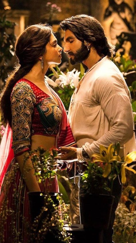 Leela Movie, Deepika Padukone Movies, Deepika Ranveer, Dipika Padukone, Deepika Padukone Style, Love Wallpapers Romantic, Bollywood Couples, Wedding Couple Poses Photography, Vintage Bollywood