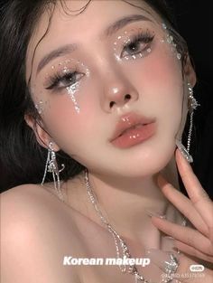 Asian Rave Makeup, Mermaid Makeup Pearls, Rave Makeup Looks, Aphrodite Makeup, Membentuk Alis, Gem Makeup, Angel Makeup, Concert Makeup, Rhinestone Makeup