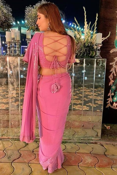 51 Backless Blouse Designs to Take Your Breath Away Design Blouses, Model Blouse, Blouse Designs High Neck, Latest Model Blouse Designs, New Saree Blouse Designs, Fashionable Saree Blouse Designs, Backless Blouse Designs, Silk Kurti, Lehenga Blouse Designs