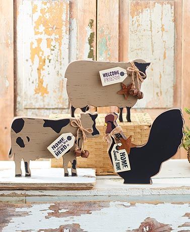 Primitive Christmas, Farmhouse Animals, Christmas Vignette, Cow Craft, Block Signs, Holstein Cows, Farmhouse Crafts, Prim Christmas, Money Makers