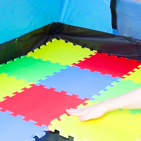 Cover the floor of your tent with foam squares for some squishy comfort. Tent Camping Hacks Beds, Camping Hacks With Toddlers, Camping Bed Hacks, Tent Camping With Toddlers, Diy Camping Bed, Zelt Camping Hacks, Camping Bedding, Camping Beds, 1000 Lifehacks