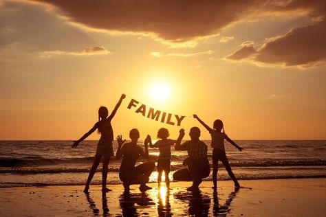 Family Vision Board, Family Stock Photo, Annual Leave, Vision Board Photos, Vision Board Pictures, Family Picture Poses, Foreign Travel, Family Beach Pictures, Dream Symbols