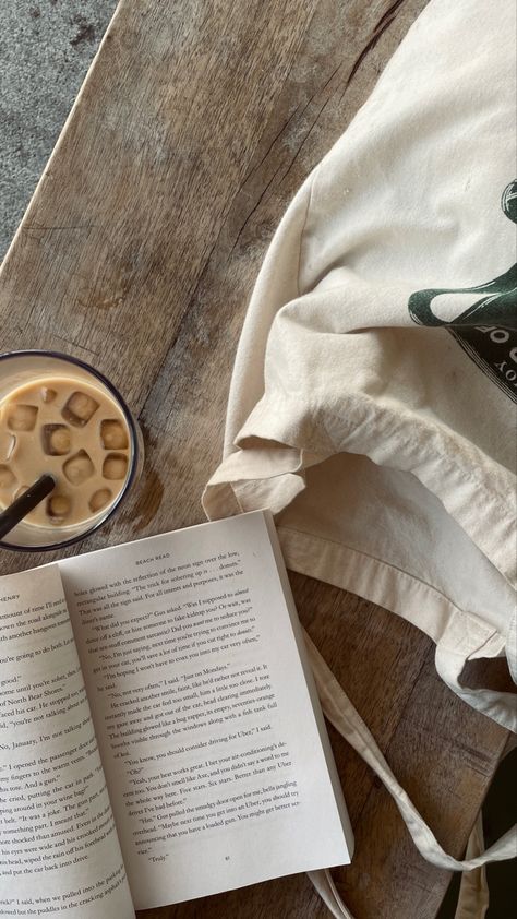 Reading Motivation, Coffee Shop Aesthetic, Coffee Obsession, Book Instagram, Aesthetic Coffee, Lukisan Cat Air, Foto Ideas Instagram, Ideas For Instagram Photos, Coffee And Books