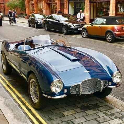 Vintage car Classic Aston Martin, Wallpaper Hippie, Carros Retro, Aston Martin Cars, Old Vintage Cars, Auto Retro, Classic Sports Cars, Classy Cars, Lamborghini Huracan