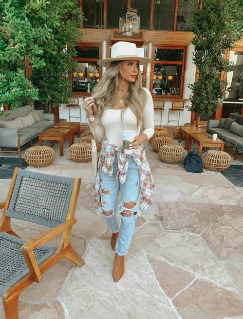 Antigua Guatemala, Napa Outfit Spring, Napa Outfit, Winery Outfit Summer, Vineyard Outfit, Brunch Outfits Fall, Nashville Style Outfits, Tennessee Outfits, Casual Brunch Outfit