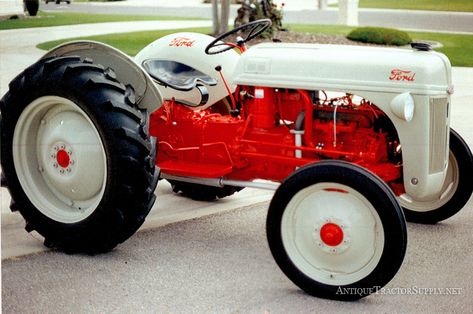 A beautiful 1951 Ford 8N fully restored tractor up for sale. Leave your comments on this classic Ford tractor! Vintage Tractors For Sale, Ford Tractors For Sale, 8n Ford Tractor, Ford 8n, Old John Deere Tractors, Ford Tractor, Tractors For Sale, Farmall Tractors, Kubota Tractors