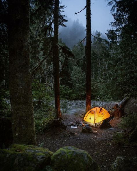 Breakfast Camping, Camping Sauvage, Camping Snacks, Camping Inspiration, Retro Camping, Camping Aesthetic, Camping Photography, Camping Mat, Festival Camping