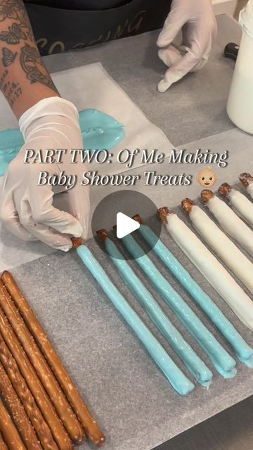 123K views · 10K likes | Creative Cravings 👩🏽‍🍳🍫 on Instagram: "I enjoyed making these baby shower treats🥹👶🏼🫶🏽. There were a lot of firsts, but I did pretty good 😊. Here’s part 2 of me making baby shower treats ♥️This song reminds me of my little nephew 🥹 #smallbusiness #showwhatyoursmallbusinesssells #chocolatecoveredpretzels #chocolatecoveredmarshmallows #chocolatecoveredricekrispies #treatmaker #pretzelrods #dessertcups #cheesecakecups #strawberrycrunch #treattable #supportsmallbusiness #explore #explorepage #dessert #babyshower #babyshowertreats #mamashand #elephantbabyshower #babyshowerideas" Pretzel Gender Reveal, Easy Dessert Table Treats, How To Make Chocolate Covered Pretzels, Graduation Pretzel Rods, Baby Shower Dessert Table Boy, Graduation Rice Krispie Treats, Baby Shower Snack Table, Baby Shower Treats Boy, Baby Shower Snack Ideas