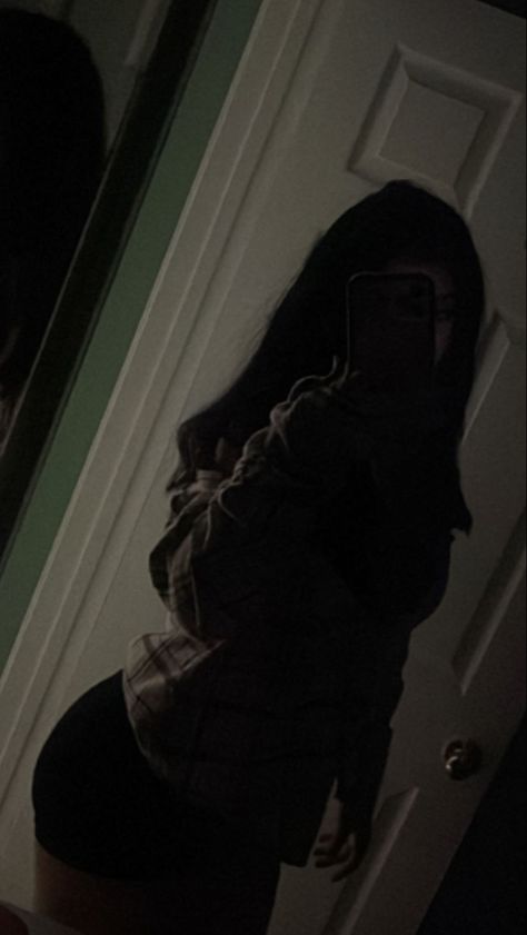 #fit #body #flannel #aesthetic #fit #comfy #outfit Faceless Latina Pictures, Body Mirror Pics Latina No Face, Aesthetic Full Body Pictures, Body Picture Ideas Mirror No Face, Latina Mirror Selfie, Fit Mirror Selfie, Faceless Body Pics, No Face Body Pictures, Arch Pics