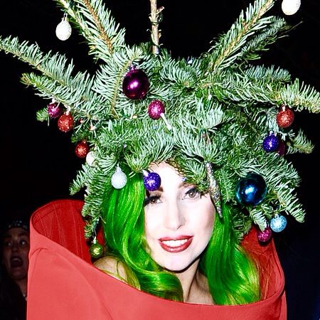 Crazy Christmas hair! Christmas Hair, Lady Gaga Dresses, Christmas Tree Hair, Meat Dress, Christmas Party Hairstyles, With Christmas Tree, Belly Laughs, Trending Fashion Outfits, Christmas Costumes