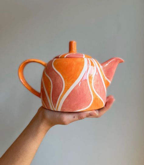 Orange and pink painted teapot Cat Food Dish Pottery, Sunset Ceramic Painting, Teapot Ceramic Painting, Hand Painted Teapot Ideas, Retro Pottery Painting, Pottery Painting Minimalist, Pottery Painting Ideas Abstract, Paint On Pottery Ideas, Ceramic Teapot Painting Ideas