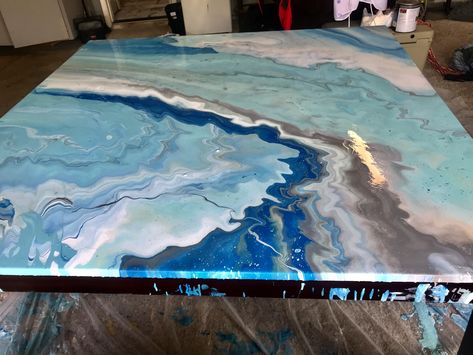 Paint pour table top Pour Painting Table Top, Paint Pour Table Top, Table Top Painting Ideas, Painted Table Top Designs, Geode Furniture, Serenity Room, Desktop Ideas, Painted Table Tops, Painted Dining Table