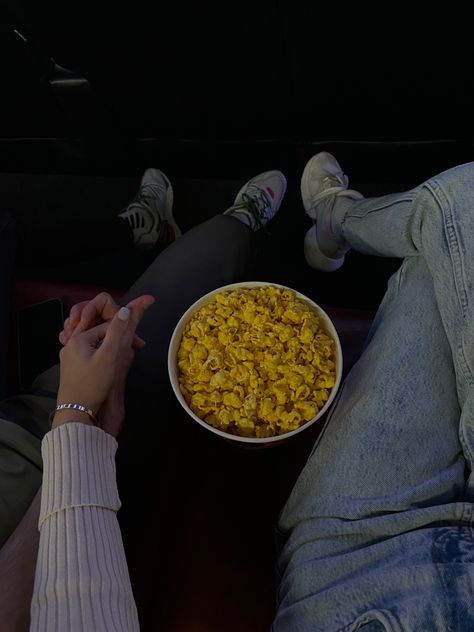 Movie Theatre Couple Pics, Cinema Couple Photos, Cinema Couple Aesthetic, Aesthetic Cinema Pictures, Cinema Pictures Ideas, Kino Date, Mini Theater Room, Cinema Photo Ideas, Cinema Couple