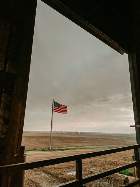 American Flag Photoshoot, Flag Photoshoot, American Flag Photography, Flag Photography, Wallpaper Country, Western Wallpaper, Country Wallpaper, American Flag Wallpaper, Flag Wallpaper