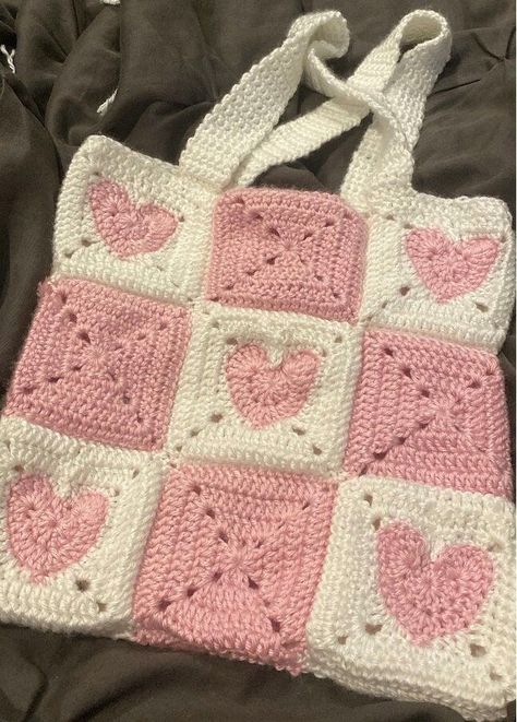 hand made crochet Free Crochet Bag, Mode Crochet, Crochet Business, Crochet Design Pattern, Beginner Crochet Projects, Kawaii Crochet, Fun Crochet Projects, Crochet Tote, Diy Crochet Projects