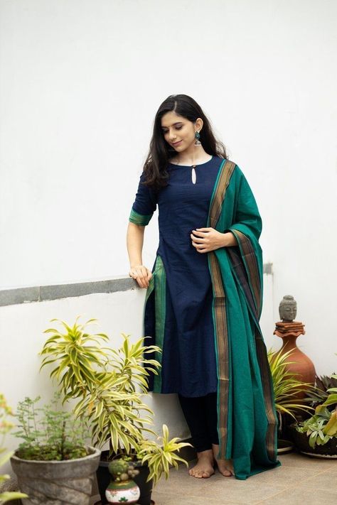 Cotton Chudidhar Stitching Models, Kurti Simple Neck Design, Border Pattern Kurti, Cotton Chudidar Design, Kurti Models Latest For Stitching, Chudi Models For Stitching, Chudidar Neck Designs Latest Cotton, Traditional Kurti Designs Latest, Kurta Neck Design Latest For Women