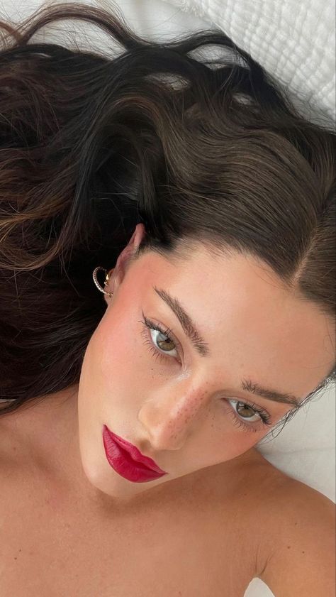 Andalusia, Makeup Bibir, Maquillage On Fleek, Red Lip Makeup, Makijaż Smokey Eye, Makeup Pictures, Maquillaje Natural, Red Lipstick, Girls Makeup