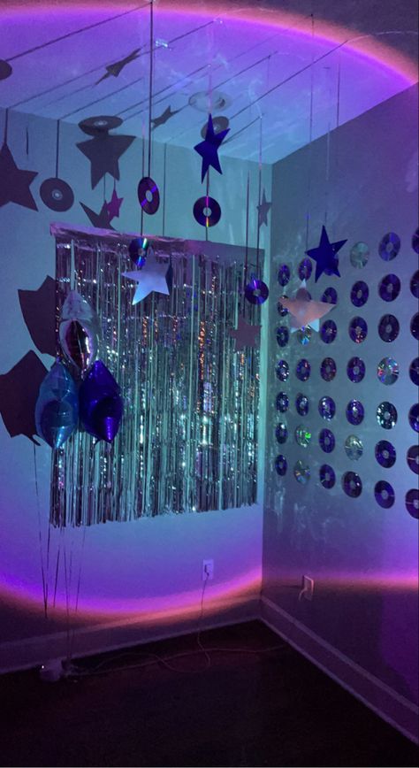 Y2k Birthday Party, 17. Geburtstag, 17th Birthday Party Ideas, Sweet Sixteen Birthday Party Ideas, Seventeenth Birthday, 17th Birthday Ideas, 21st Bday Ideas, Disco Birthday Party, 20th Birthday Party