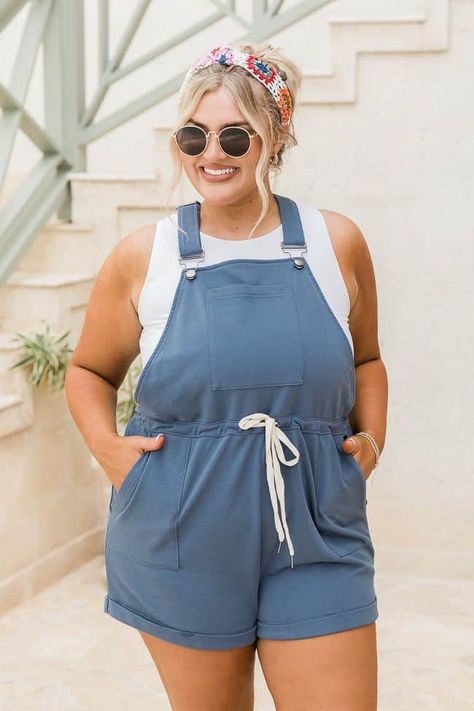 18 Casual Summer Outfits with Overalls » Lady Decluttered Overall Summer Outfit, Outfits With Overalls, Shorts Overalls Outfit, Summer Overall Outfits, Overalls Women Shorts, Overall Shorts Outfit, Summer Rompers, Overalls Fashion, Summer Festival Outfit