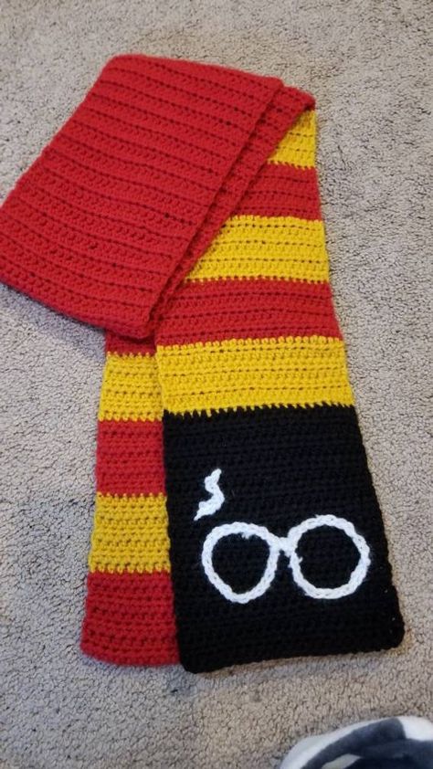 Harry Potter Gryffindor Scarf | Striped Scarf | Glasses and Scar | Handmade | Hogwarts Harry Potter Gryffindor Scarf, Harry Potter Shower, Gryffindor Scarf, Harry Potter Scarf, Harry Potter Crochet, Harry Potter Friends, Harry Potter Glasses, Harry Potter Gryffindor, Striped Scarf