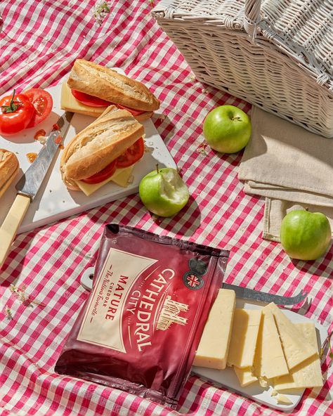 Food Picnic Photography, Summer Picnic Photography, Cheese Product Photography, Picnic Product Photoshoot, Picnic Editorial Photoshoot, Picnic Product Photography, Picnic Food Photography, Picnic Flatlay, Cheese Photoshoot