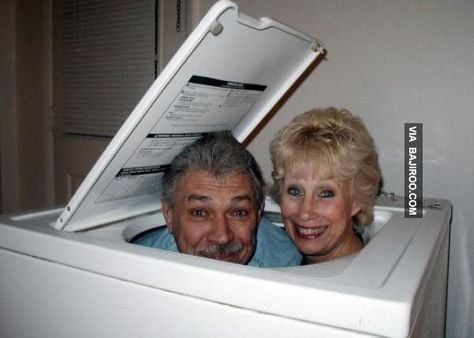 couple in washing machine 29 Weird and funniest photos ever Bad Family Photos, Justin Bieber Jokes, Funny Family Photos, Awkward Texts, Awkward Photos, Indian Funny, Image Couple, Awkward Family Photos, Slaap Lekker
