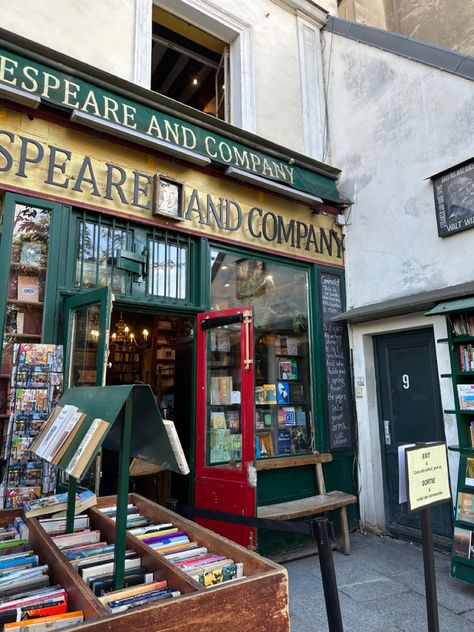 Book Stores In Paris, Shakespeare Bookstore Paris, Paris Shakespeare And Company, Paris Locations, Paris Aesthetics, Shakespeare And Company Paris, Royal Shakespeare Company, Shakespeare And Company, Aesthetic Shop