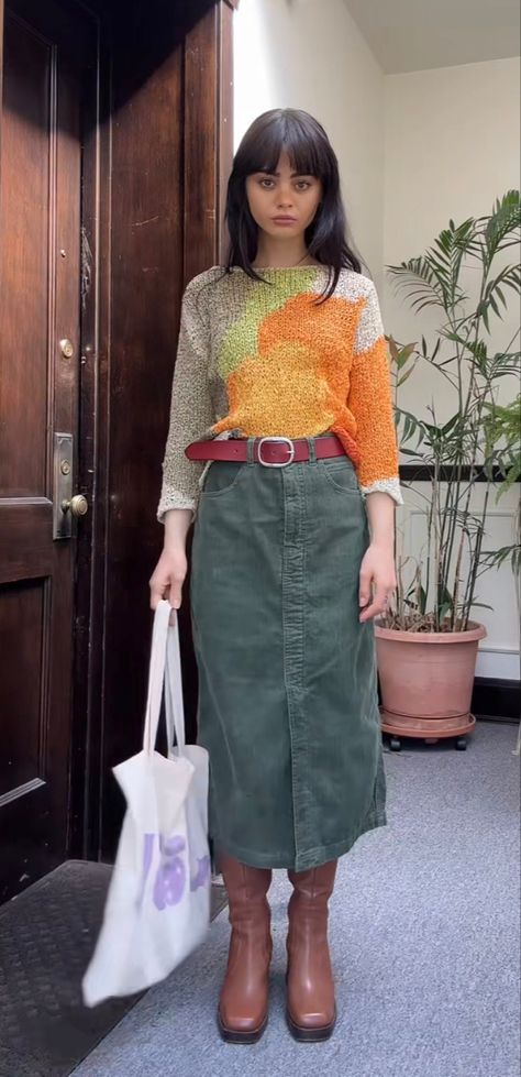 Art Gallery Assistant Outfit, Eclectic Colorful Outfits, Spring Outfits Long Skirt, Enby Fashion Plus Size, Teacher Outfits Trendy, Eclectic Winter Outfit, Eclectic Work Outfits, 70s Business Casual, Eclectic Outfits For Women