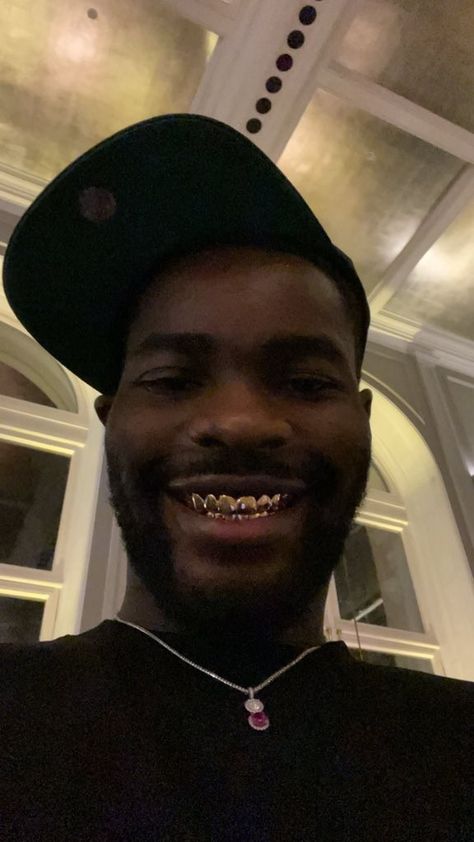 SANTAN DAVE Dave Rapper, Santan Dave, British Rappers, History Of Hip Hop, Short Box Braids Hairstyles, Grills Teeth, Face Profile, Pink Tumblr Aesthetic, Instagram Famous