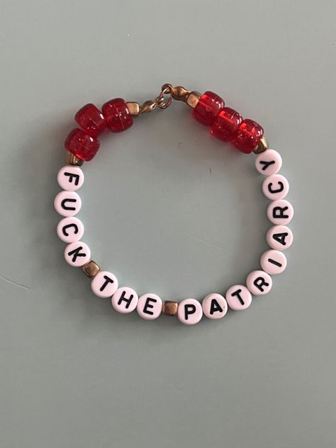 Taylor Swift Concert Outfit Ideas Red, Rep Bracelet, Red Friendship Bracelet, Friendship Bracelets Taylor Swift, Eras Tour Friendship Bracelets, Frendship Bracelets, Eras Bracelets, Swift Bracelet, Friendship Bracelets Ideas