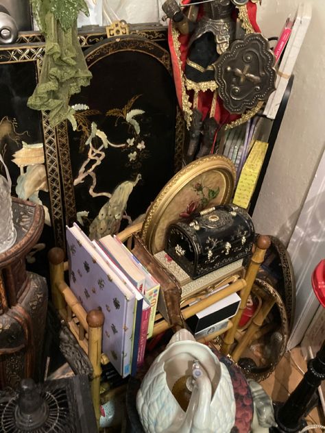 Thrift Vintage Aesthetic, Eclectic Maximalism Aesthetic, Gothic Grandma Aesthetic, 90s Maximalism, Antique Shop Aesthetic, Antique Store Aesthetic, Chic Maximalism, Thrift Store Aesthetic, Aesthetic Maximalism