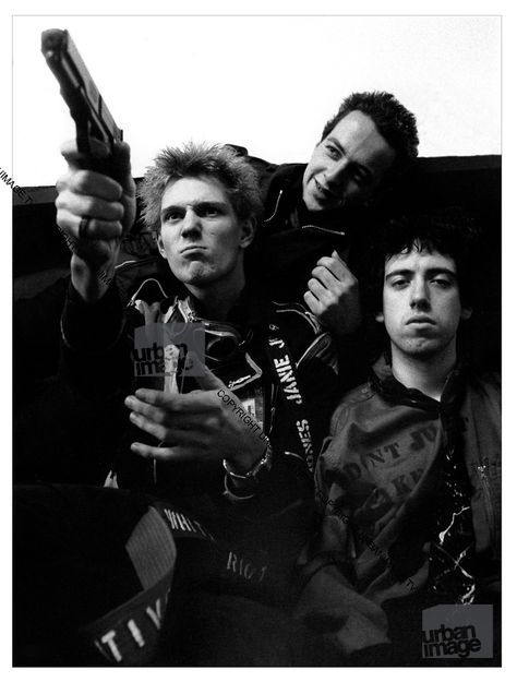 The Clash Poster, Paul Simonon, Mick Jones, Tableaux Vivants, Guitar Magazine, Joe Strummer, Vampire Weekend, Pin Up Photos, Rock N’roll