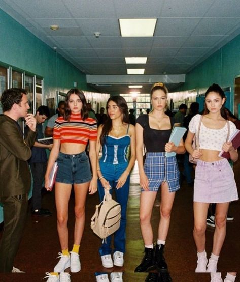 Fashion From 2000 Early 2000s, 90s Fashion Outfits 1990s Style Vintage, 90’s Outfits Women, 2000 Party Outfit, Colorful Y2k Outfits, Cute 80s Outfits, Style 90's, Mode Old School, Stile Blair Waldorf