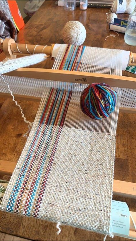 Easy Weave Patterns, Weaving Pillow Covers Diy, Weaving With Embroidery Floss, Rigid Heddle Weaving Patterns Towels, Rigid Heddle Loom Projects, Tapestry Weaving Art, Ridged Heddle Weaving Projects, Beginner Weaving Projects, Heddle Loom Patterns