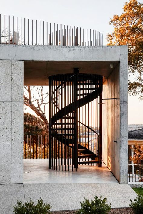 unique spiral stairs Foto Scale, Hecker Guthrie, Woods Bagot, Staircase Outdoor, Beautiful Stairs, Escalier Design, Exterior Stairs, Steel Stairs, Metal Stairs