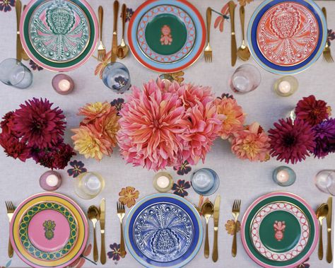 How To Set A Maximalist Table with Rosanna Falconer | The World of La DoubleJ Table Setting Inspiration, Dinner Party Table, Party Table Settings, Dinner Table Setting, Table Setting Decor, Dinner Table Decor, Table Set Up, Dinner Themes, Halloween Table