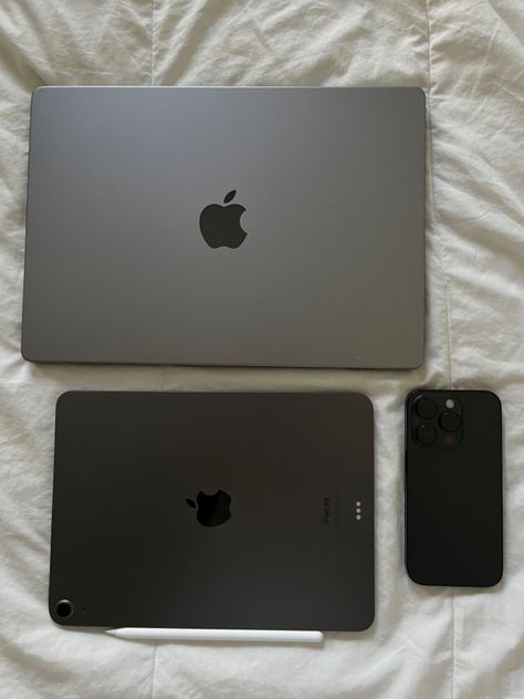 Laptop Ipad Study Aesthetic, Macbook Ipad Setup, Macbook And Ipad Aesthetic, Mac Products Aesthetic, Macbook Ipad Aesthetic, Iphone And Ipad Aesthetic, Macbook Air M1 Space Grey Aesthetic, Macbook Air Space Grey Aesthetic, Iphone Ipad Macbook Aesthetic