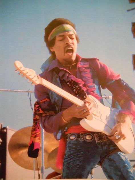 https://www.facebook.com/hippiesofthe60sandbeyond/photos/a.240158342788739.1073741828.240151122789461/721210894683479/?type=3 Hippies, Woodstock 1969 Poster, Image Rock, Woodstock 1969, Jimi Hendrix Experience, Folk Rock, Rock Festivals, Davy Jones, The Monkees