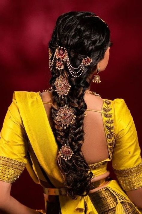 One of the most unique characters of a South Indian bride is her hairstyle. Not only does it enhance the look of the bride but it’s an instant eye-catcher. From simple braids to floral buns we share them with you. Fish Bride Hairstyle, South Indian Bride Braid Hairstyle, Simple South Indian Bride Hairstyle, Traditional South Indian Bride Hairstyle, South Indian Bride Open Hairstyle, South Indian Braid Hairstyles, Nami Hairstyles, Engagement Hairstyles Indian Brides In Saree, Traditional Braids Hairstyles Indian