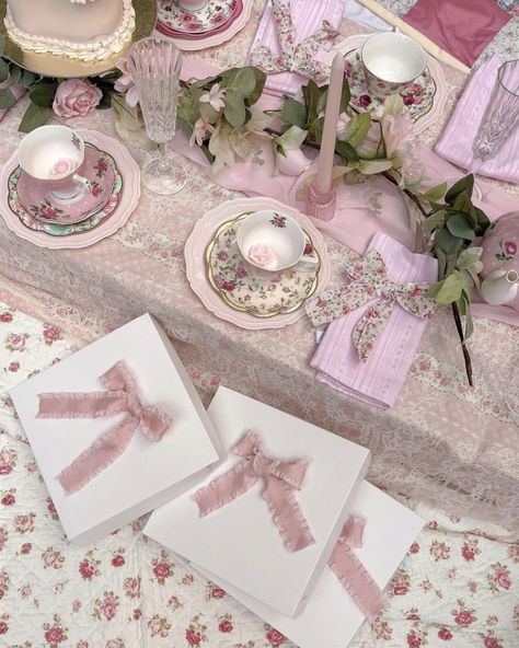 Lace Tablecloth Table Setting, Bridgeton Themed Party Outfit, Croquette Party, Coquette Birthday Party Decorations, Princess Party Aesthetic, Coquette Party, Pink Tea Party, Themed Bridal Shower, Virtual Girl