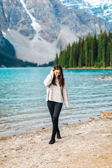 A Comprehensive Guide to Visiting Moraine Lake in September Mountain Picture Ideas, Mountain Photo Ideas, Mountain Photoshoot, Travel Instagram Ideas, Switzerland Photography, Canada Pictures, Lake Photoshoot, Vacation Outfits Women, Travel Pose