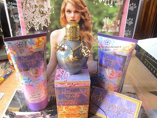 Wonderstruck Perfume, Taylor Swift Perfume, Taylor Swift Shake It Off, Estilo Taylor Swift, Perfume Scents, Shake It, Shake It Off, Birthday Gift Ideas, Pretty And Cute