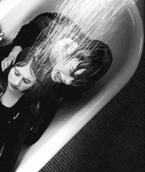 Having to shower: | Community Post: 28 Times The Struggle Was Real Evan Peters, Foto Muro Collage, American Horror Story Asylum, Evan Peters American Horror Story, Tate And Violet, American Horror Story 3, Tate Langdon, The Perfect Guy, Six Feet Under