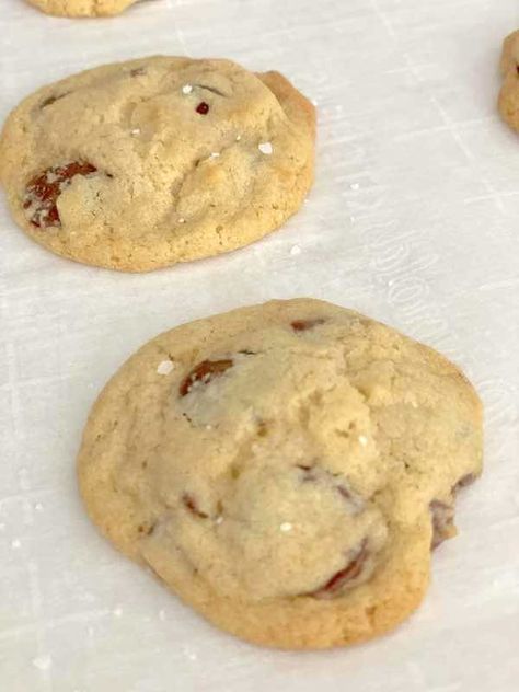 I know what you are thinking…chocolate chip cookies with apple cider vinegar? That sounds gross. I thought the same thing but decided to try the recipe. I found it on Dear Crissy blog and I have to say it is magical! Apparently it is used to activate the baking soda helping it to rise a little bit. Whatever it does these chocolate chip cookies were amazing!Ingredients for Chocolate chip cookies with apple cider vinegar 2 cups flour1 tsp baking soda1/2 tsp salt (I added a little bit… Ice Cream Bread, Granola Bars Peanut Butter, Peanut Butter Granola, Chocolate Roll, Apple Cookies, Pumpkin Chocolate Chip Cookies, Pumpkin Chocolate Chips, Best Chocolate Chip Cookie, Perfect Cookie