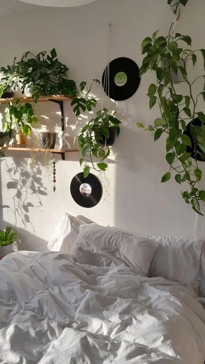 Decorating Ideas to Transform Your Room for St. Patrick's Day ♡ | Room Decor Tips | Ever Lasting Blog Room Cottage Core Aesthetic, Green Retro Aesthetic Room, Plants And Posters Bedroom, Bedroom Plant Theme, Plant Vibe Bedroom, Minimal Grunge Room, Plant Room Decor Bedroom, Forest Aesthetic Bedroom Ideas, Forest Room Decor Ideas