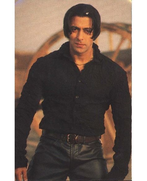 Salman Khan Wallpapers, Salman Khan Photo, Hulk Avengers, Bollywood Pictures, Movie Directors, Film Pictures, Romantic Movie Quotes, Fall Photoshoot, Spiderman Comic