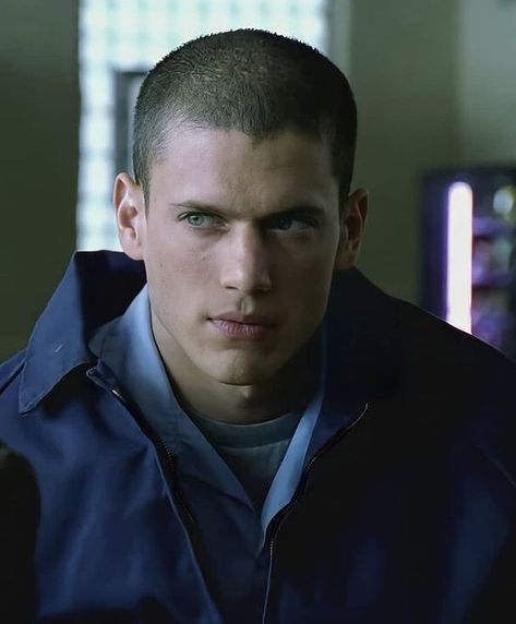 Michael Scofield Aesthetic, Micheal Scofield, Michael Schofield, Wentworth Miller Prison Break, Leonard Snart, Harley And Joker Love, Michael Scofield, Cute Camera, Wentworth Miller