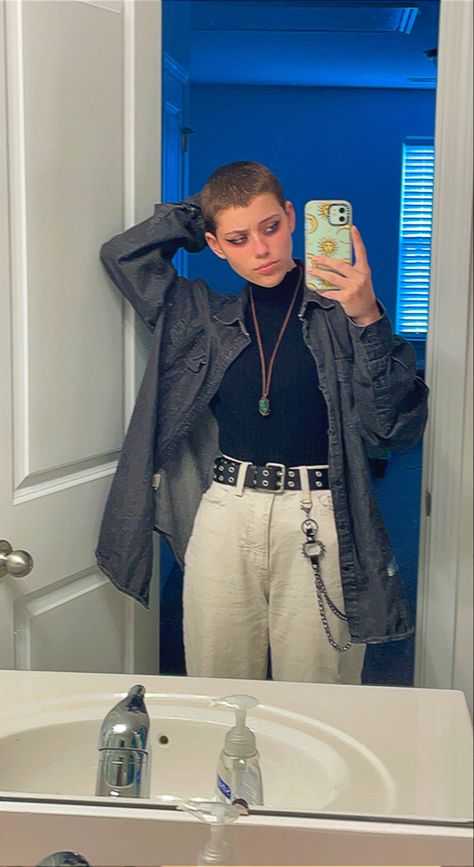 Queer Fashion Turtleneck, Gender Ambiguous Outfits, Formal Outfits Nonbinary, Trans Masculine Fashion, Formal Enby Outfits, Fall Nonbinary Outfits, Cool Outfits Nonbinary, Winter Nonbinary Outfits, Alt Nonbinary Person