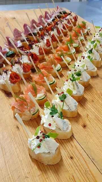 Fest Mad, Catering Ideas Food, Party Food Buffet, Catering Events, Easy Summer Desserts, Party Food Platters, Läcker Mat, Healthy Dinner Recipes Chicken, Catering Food